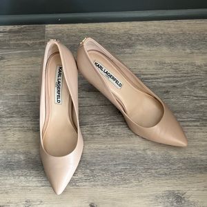 Nude pumps